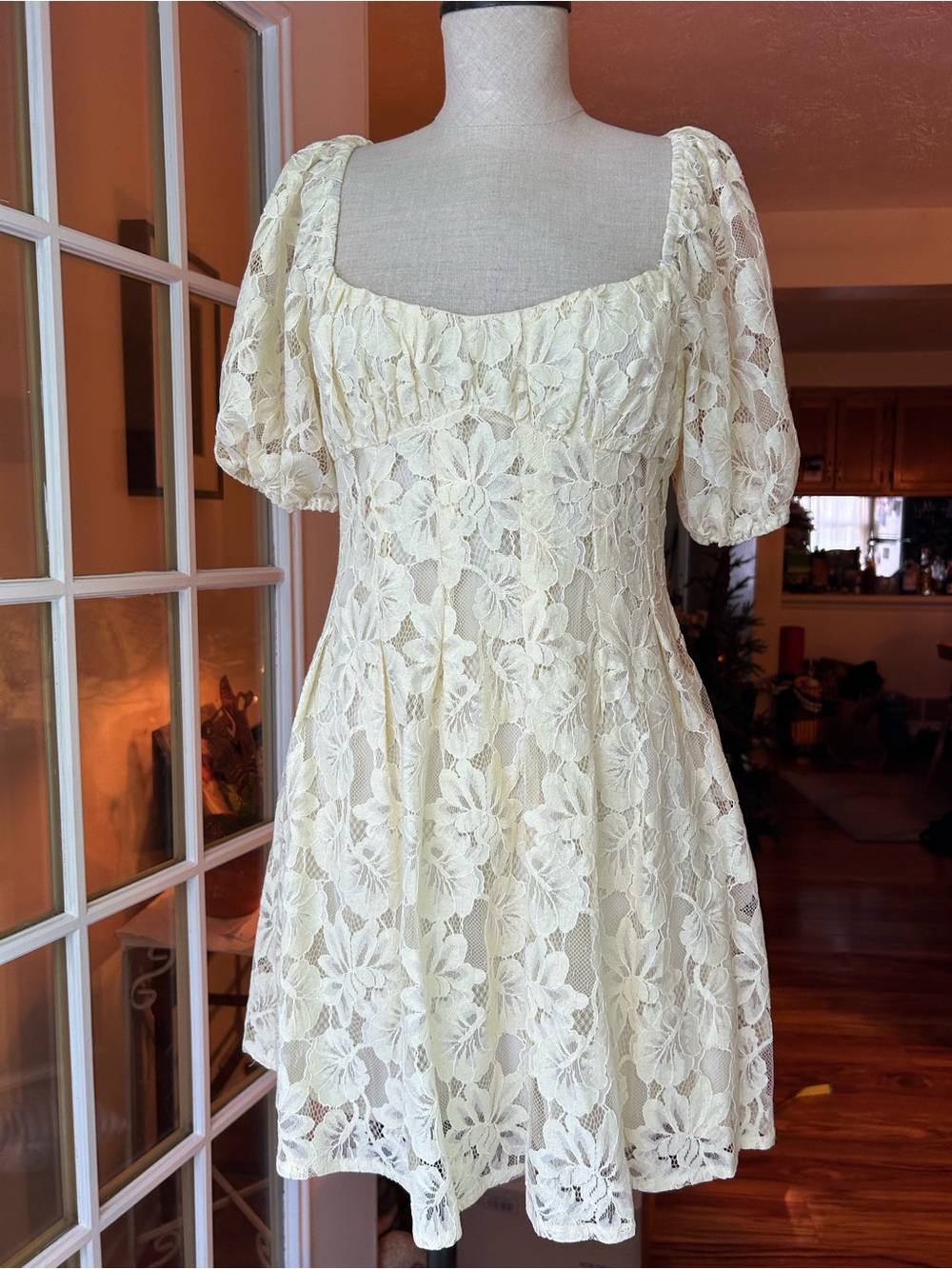 Pretty Garbage dandelion pale yellow Lace Mini Dress with Puff Sleeves. Small